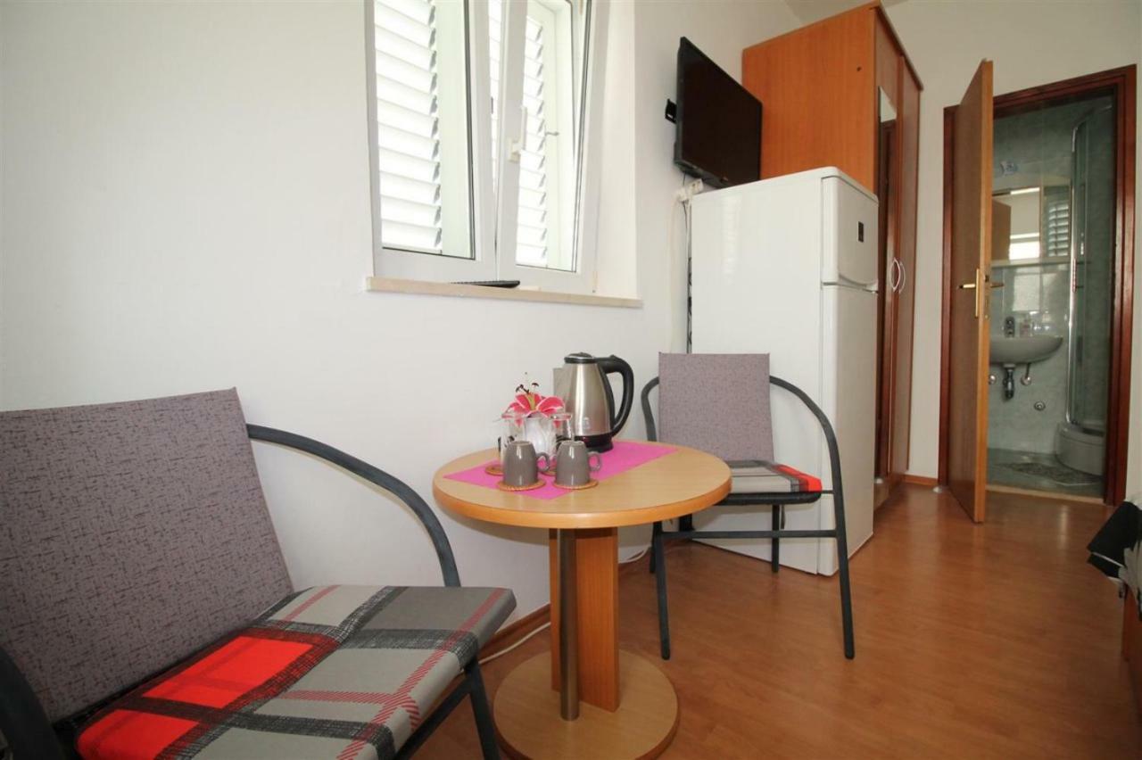 Private Accommodation Carevic Dubrovnik Exterior foto